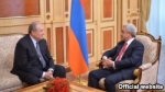 Նախագահ Սարգսյանը հանդիպել է Սերժ Սարգսյանի հետ