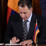ԱՄՆ-ը պայթեցնում է աշխարհի տարբեր մասերում իր իսկ աճեցրած ֆինանսական, տնտեսական պղպջակները, և դեմքով շրջվում է դեպի սեփական տնտեսությունը
