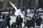 Ոչ ինստիտուցիոնալ քայլ