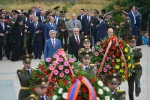 Սերժ Սարգսյանն ու Բակո Սահակյանը ծաղիկներ դրեցին արցախյան ազատամարտի նահատակների շիրիմներին 