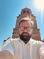 Դուք քարեր եք հանում աստվածանորոգ Մայր Աթոռի հիմքերից