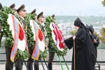 Կաթողիկոսն ու բարձրաստիճան պաշտոնյաները հարգանքի տուրք մատուցեցին Հաղթանակի զբոսայգում