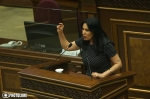 Նաիրա Զոհրաբյան. Կեղծ հայրենասիրությամբ, «ոչ մի թիզ հող թշնամուն» լոզունգներով չփորձենք քողարկել ռիսկերը