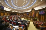 Առաջին ընթերցմամբ խորհրդարանը կողմ քվեարկեց բաց տարածքում դիմակի բացակայության դեպքում 10 000 դրամ տուգանելու նախագծին