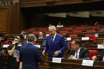 Արա Բաբլոյանը հուշանվեր հանձնեց Գալուստ Սահակյանին 