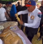 Նա ակնարկում, ցույց է տալիս և ուղղակի բացահայտ ասում է, որ ՈՒՏԵԼՈՒ է