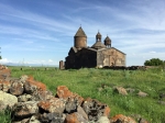 Հու­շար­ձա­նը` փա­րա­խի մեջ