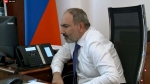 Հեռախոսն առել, ընկել է աշխարհի լիդերների հետևից