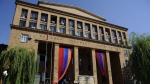ԵՊՀ «սև շենքի» շենքի դրոշը փոխել են