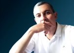 «Կիսաբաց լուսամուտները» տեղափոխվել են ԱԺ, որտեղ գաստրոլներով հանդես են գալիս «բերանբաց կիսամուտները»