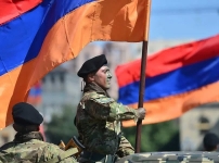 Գլուխներս կախ, նսեմացած, ստորացված, ամոթահար, խայտառակված՝ պարտվել ենք մի անհայտ ծագման գավրոշի
