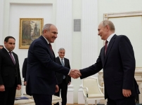 Էն, որ ուրիշի երկրում խոնարհ հարս է, իսկ իր երկրում` Քաջ Նազար