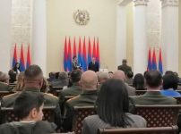 Բազում գեներալներ ու գնդապետներ ունենք, որոնք բոլորը միասին մի եֆրեյտոր չարժեն