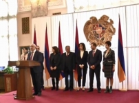 ԱԺ նորընտիր պատգամավորները հանդիսավոր արարողությամբ ստացան մանդատները (տեսանյութը՝ «Ազատություն» ռադիոկայանի)