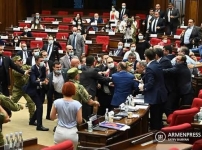 «Կամ, կամ»-ի իրականությունը. խորհրդարանական ծեծկռտուքների աշխարհաքաղաքական ենթատեքստը