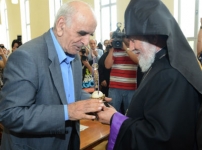 «Եղիցի լույս» մրցանակ` Արտավազդ Փելեշյանին