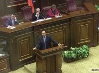 Վալոդ, օֆշոր, շնորհավորանքներ. ԱԺ-կառավարություն հարցուպատասխանը թեժ էր  (տեսանյութը՝ «Ազատություն» ռադիոկայանի)