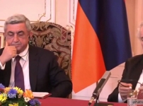 Ինչու է Հայաստանը շտապում Մաքսային միություն. Սերժ Սարգսյանի բացատրությունը (տեսանյութը՝ «Ազատություն» ռադիոկայանի)