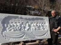 Քանդակագործն՝ անտառեզրում