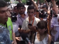 Ոստիկանները հեռացրեցին ցուցարարներին, Բաղրամյանում երթևեկությունը վերականգնվեց («Ազատություն» ռադիոկայան)