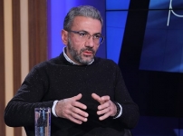 Այս ընտրությունը Նիկոլի կանոններով խաղի մեջ մտնելու և նրան հաղթել փորձելու պրոցես է