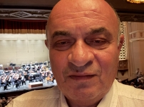 Ո՛վ ու՛մ է մեղադրում