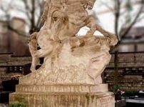 Զորավար Անդրանիկի շիրիմի մոտ