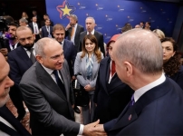 Բա հլը էն կնկա խոնարհ կեցվածքը տեսեք