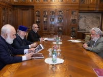 Ամենայն Հայոց Կաթողիկոսն ընդունեց միջազգային իրավաբան Ռոբերտ Ամստերդամին