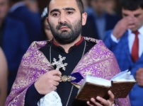 Տեր Տարոն քահանա Հունանյան, դու ե՞րբ դարձար «ժողովրդավար» քահանա