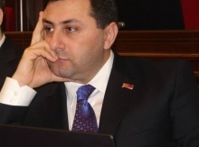 Աշխարհի ոչ մի ժողովուրդ ինքն իրեն իշխանափոխություն չի անում