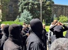 Երկրի ներսում ստեղծված բարդակխանան է՛լ ավելի է խորանալու՝ վերածվելով քաոսի