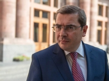 Սա երկիրը մի համակարգից հեռացնելու և դեռ չձևավորված մեկ այլ համակարգի ճանապարհին անպաշտպան թողնելու քաղաքականություն է