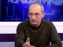 Եվ ով էլ լիներ այսօր Հայոց կաթողիկոս՝ Խրիմյան Հայրիկը, թե Ներսես Մեծը կամ Սահակ Պարթևը, խունտան դիմելու էր նույն քայլերին