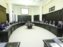 Ստանձնել է «ինքնաքննադատ վարչապետի» դերակատարումը