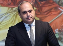 Տեսանյութով հաստատվում է ակնհայտ սուտ մատնությունը․ Կաթողիկոսի եղբորը և եղբորորդուն փորձում են տանել կալանքի