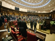 Քաղաքական խեղկատակության եղկելի թատերաբեմ