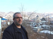 Մեր երազանքների չքնաղ Երկրից նա կերտելու է «Երկրի հակառակ կողմը»