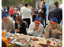 Գրում-տալիս են ձեռքները, իրենք կատարում են