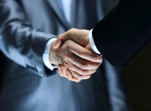 Ձեռքը ձեռք է լվանում, երկու ձեռքը՝ «խաղաղություն»
