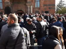 Հասարակությունը «լեգենդին» ասում է` դու կործանում ես մեր երկիրը, ի վիճակի չես պետություն կառավարել