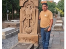 Սարդարապատի հաղթանակը կերտող արցախցի Դանիել Բեկ-Փիրումյանի մարմինը հանգչում է Էջմիածնի Սուրբ Գայանե եկեղեցու բակում