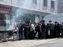 Ծանր, կոնսոլիդացնող թեմայից արագ անցում դեպի էմոցիոնալ թեթև օրակարգ