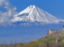 Արարատը հայի ներսում կանգնած լեռն է