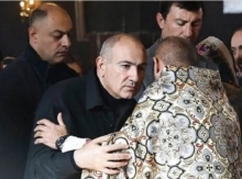 Նա փորձում է պարզապես երկարաձգել իր քաղաքական գոյությունը