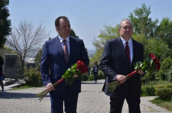 Արմեն Սարգսյանն ու Վիգեն Սարգսյանն այցելել են Եռաբլուր