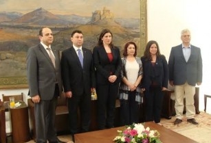 Հայաստանի ԱԺ փոխնախագահը հանդիպել է Հունաստանի խորհրդարանի խոսնակի հետ