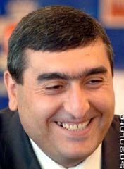 «...Այլապես ո՞ւմ շունն է հայր Տարիելը, որ հակազդի քաղաքապետարանի որոշումներին կամ վարչապետի խոստումներին»