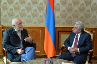 Նախագահը հյուրընկալել է հոլիվուդյան դերասան, սցենարիստ և պրոդյուսեր Ջոն Մալկովիչին