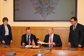 Արմեն Աշոտյանը հանդիպել է ՌԴ ԿԳ նախարարի հետ